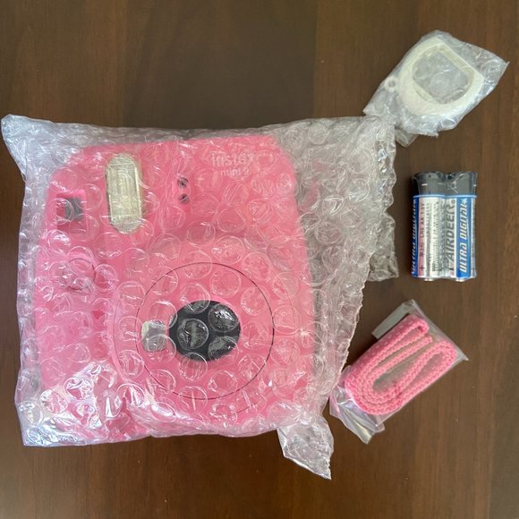 Fujifilm Instax Mini 9 Camera in Flamingo Pink - Picture 2 of 2